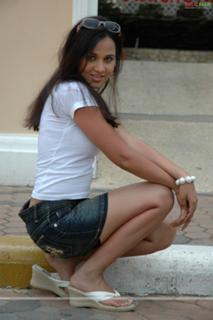Nisha Kothari feet photo 18