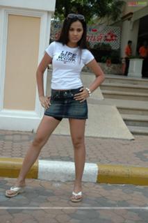 Nisha Kothari feet photo 15