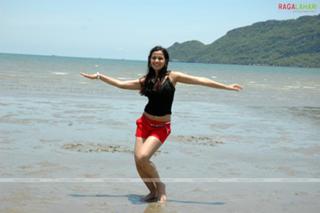 Nisha Kothari feet photo 13