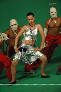Nisha Kothari feet photo 5
