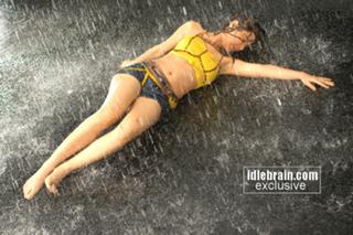 Nisha Kothari feet photo 4