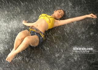Nisha Kothari feet photo 2