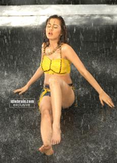 Nisha Kothari feet photo 6