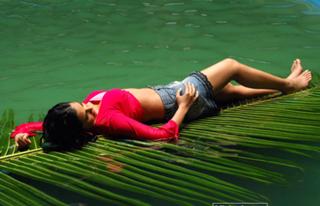 Nisha Kothari feet photo 9