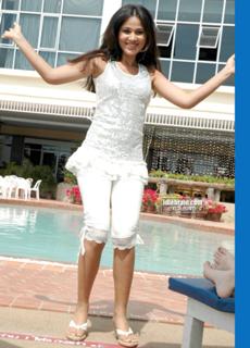 Nisha Kothari feet photo 10