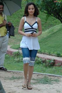 Nisha Kothari feet photo 1