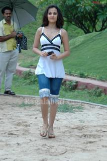 Nisha Kothari feet photo 20