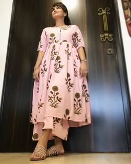 Nisha Rawal feet photo 16