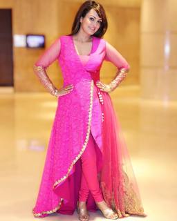Nisha Rawal feet photo 14