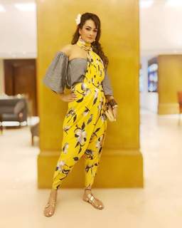 Nisha Rawal feet photo 4