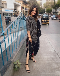 Nisha Rawal feet photo 4