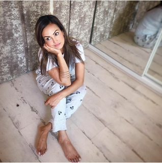 Nisha Rawal feet photo 3