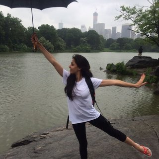 Nishi Munshi feet photo 9