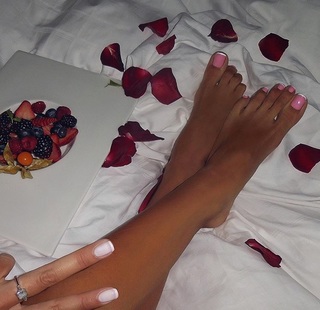 Nita Kuzmina feet photo thumbnail