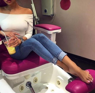 Nita Kuzmina feet photo thumbnail