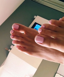 Nita Kuzmina feet photo thumbnail