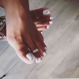Nita Kuzmina feet photo thumbnail