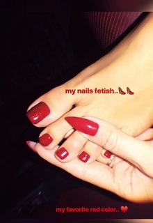 Nita Kuzmina feet photo thumbnail