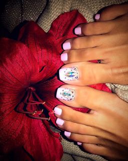Nita Kuzmina feet photo thumbnail
