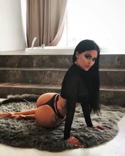 Nita Kuzmina feet photo thumbnail