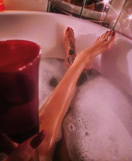 Nita Kuzmina feet photo thumbnail