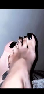 Nita Kuzmina feet photo thumbnail