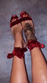 Nita Kuzmina feet photo thumbnail
