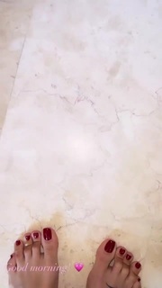 Nita Kuzmina feet photo thumbnail