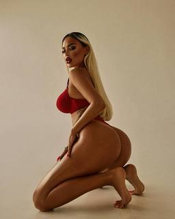 Nita Kuzmina feet photo thumbnail