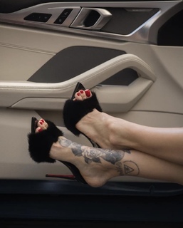 Nita Kuzmina feet photo thumbnail