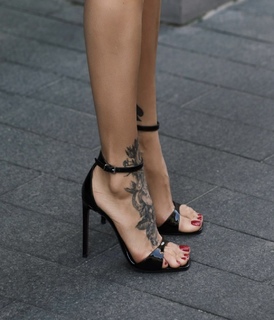 Nita Kuzmina feet photo thumbnail
