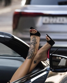 Nita Kuzmina feet photo thumbnail