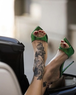 Nita Kuzmina feet photo thumbnail