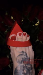 Nita Kuzmina feet photo thumbnail