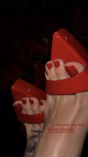 Nita Kuzmina feet photo thumbnail