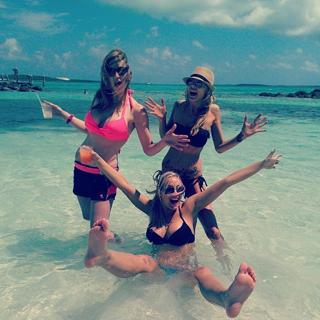 Nita Strauss feet photo 2