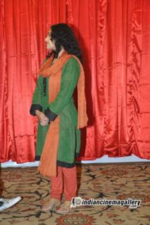 Nithya Menon feet photo thumbnail