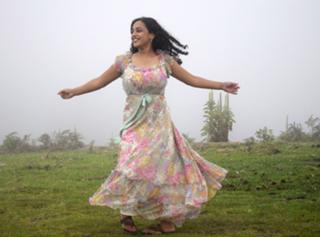 Nithya Menon feet photo thumbnail