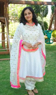 Nithya Menon feet photo thumbnail