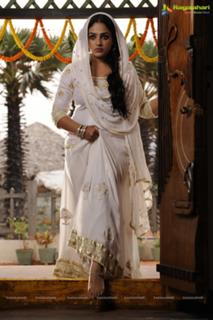 Nithya Menon feet photo thumbnail