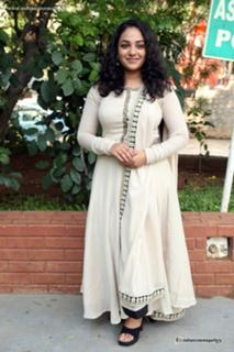 Nithya Menon feet photo thumbnail