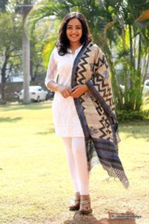 Nithya Menon feet photo thumbnail