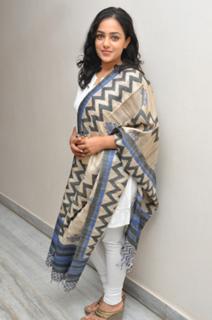 Nithya Menon feet photo thumbnail