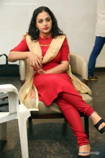 Nithya Menon feet photo thumbnail