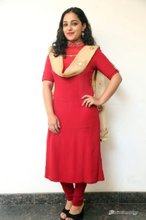 Nithya Menon feet photo thumbnail