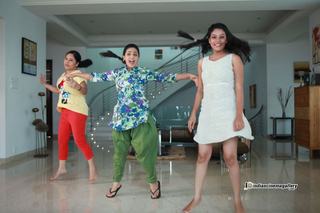 Nithya Menon feet photo thumbnail