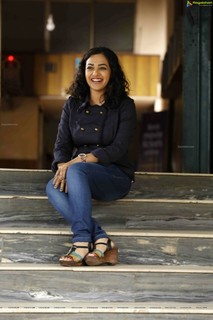 Nithya Menon feet photo thumbnail