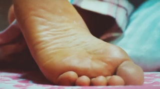 Nithya Menon feet photo thumbnail
