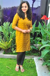 Nithya Menon feet photo thumbnail