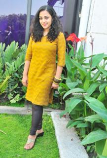 Nithya Menon feet photo thumbnail